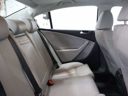 Used 2010 Volkswagen Passat Komfort image 24