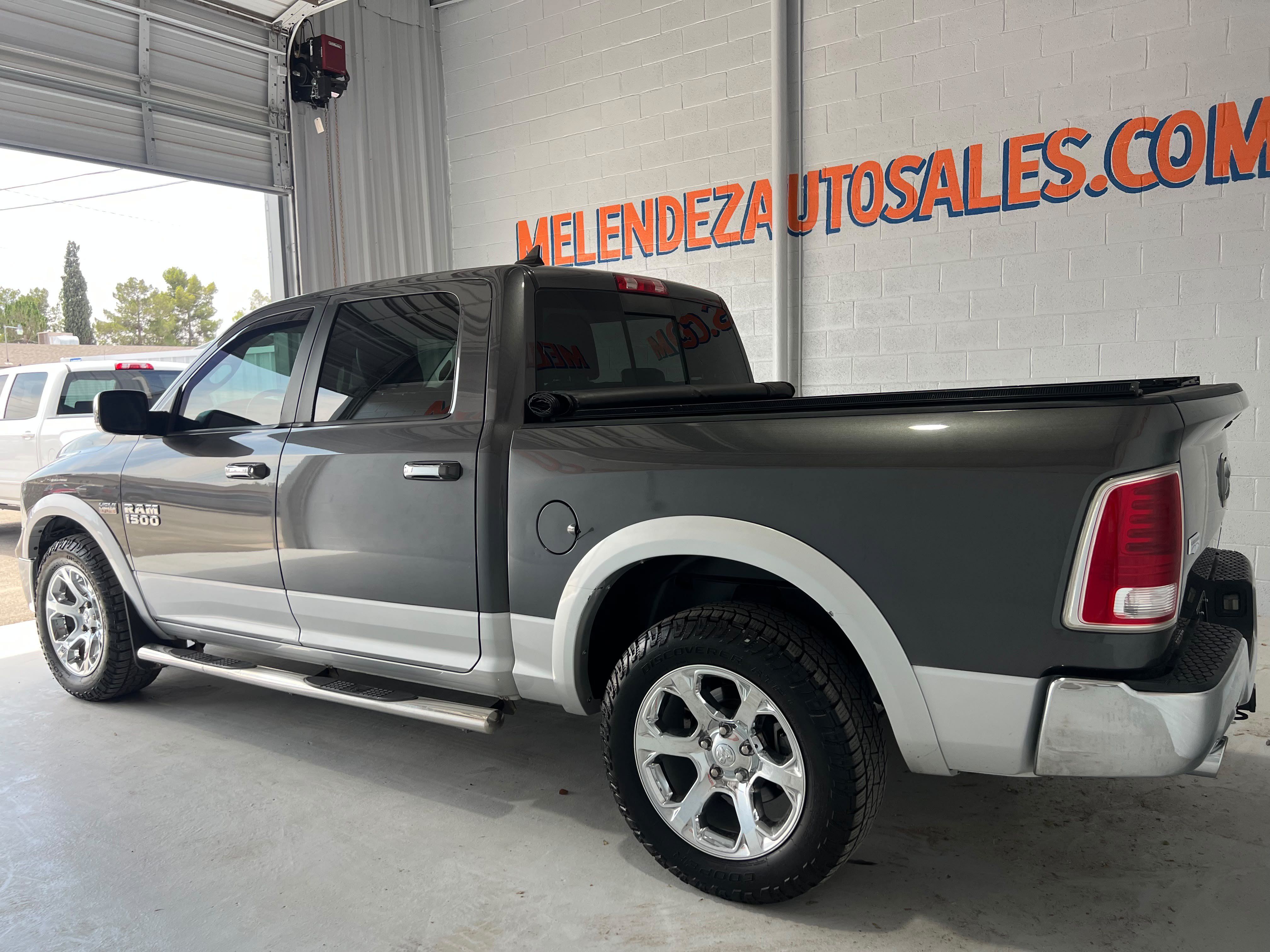 Used 2016 RAM 1500 Laramie w/ Convenience Group AWD/4WD image 3