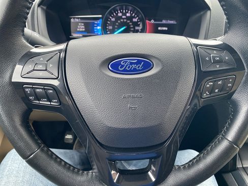 Used 2017 Ford Explorer XLT image 18