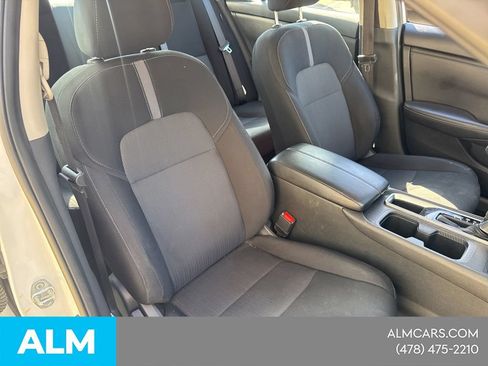 Used 2024 Nissan Sentra SV FWD image 9