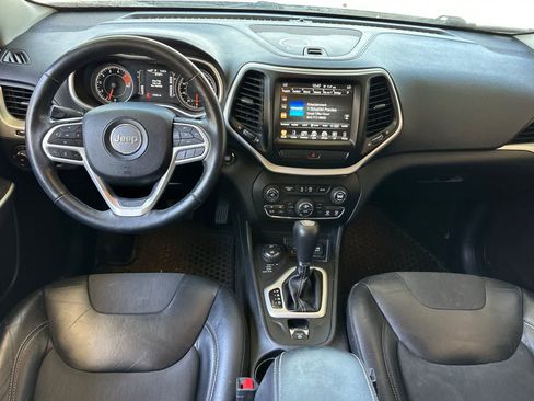 Used 2018 Jeep Cherokee Latitude Plus w/ Comfort/Convenience Group AWD/4WD image 4