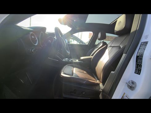 Used 2023 Alfa Romeo Stelvio Ti AWD/4WD image 6