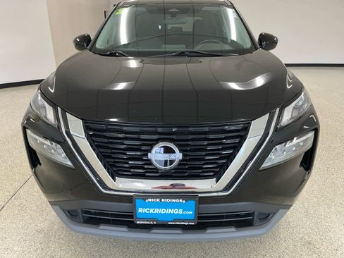 Used 2023 Nissan Rogue SV image 2