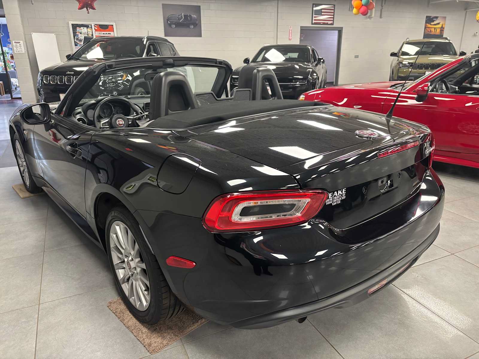 Used 2017 FIAT 124 Spider Classica RWD image 5