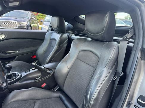 Used 2010 Nissan 370Z Touring RWD image 12