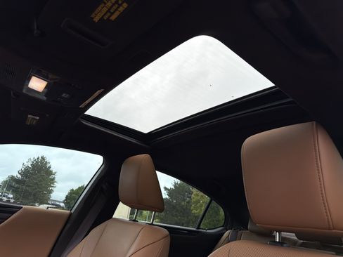 Used 2020 Lexus ES 350 w/ Premium Package FWD image 8