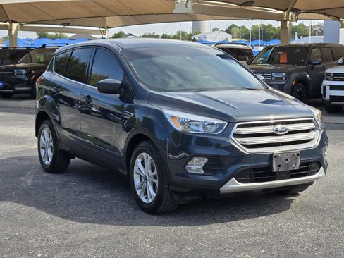 Used 2019 Ford Escape SE FWD image 3