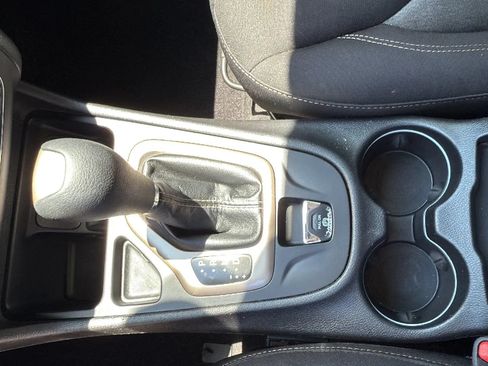 Used 2017 Jeep Cherokee Sport w/ Cold Weather Group FWD image 37