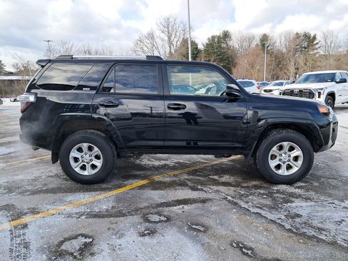 Used 2022 Toyota 4Runner SR5 image 6