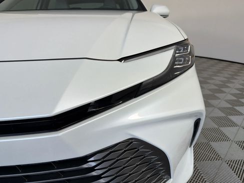 Used 2025 Toyota Camry XLE FWD image 11