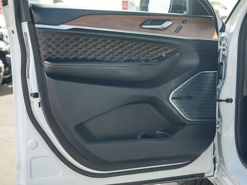 Used 2022 Jeep Grand Cherokee Summit w/ Advanced Protech Group IV image 17