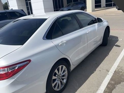 Used 2017 Toyota Camry XLE w/ Moonroof Package image 5