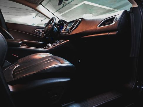 Used 2017 Chrysler 200 Limited Platinum w/ Comfort & Convenience Group image 33