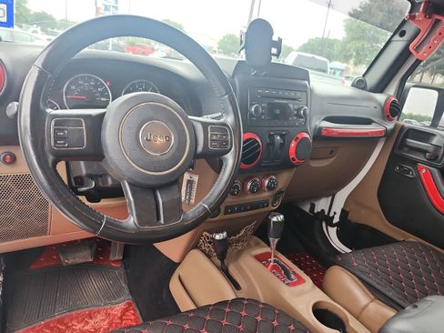 Used 2012 Jeep Wrangler Sahara AWD/4WD image 9