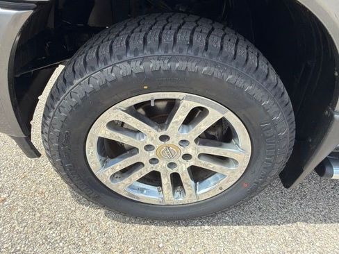 Used 2014 Nissan Titan SL AWD/4WD image 10
