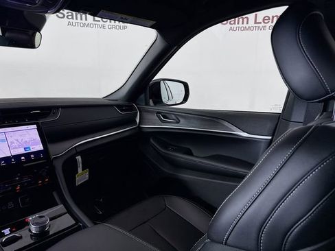 New 2025 Jeep Grand Cherokee Limited w/ Black Appearance Package AWD/4WD image 23