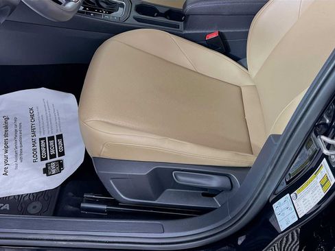 Used 2019 Volkswagen Jetta SE w/ Cold Weather Package image 20