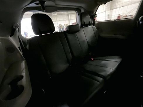 Used 2020 Toyota Sienna SE w/ SE Preferred Package FWD image 28
