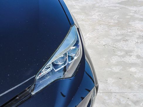 Used 2018 Toyota Corolla SE w/ Carpet Mat Package (TMS) FWD image 11