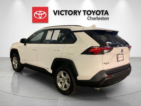 Used 2019 Toyota RAV4 XLE AWD/4WD image 3