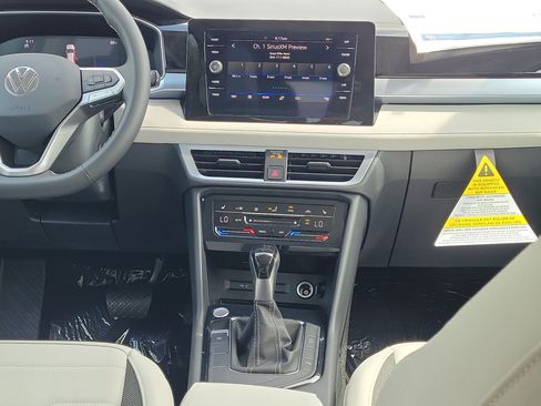 New 2026 Volkswagen Taos SE FWD image 5
