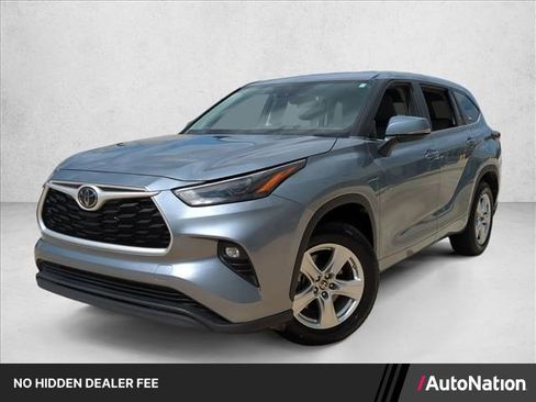 Certified 2024 Toyota Highlander LE FWD image 1