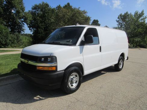 Used 2021 Chevrolet Express 2500 w/ Driver Convenience Package RWD image 26