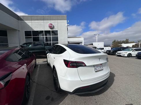 Used 2022 Tesla Model Y Long Range AWD/4WD image 4