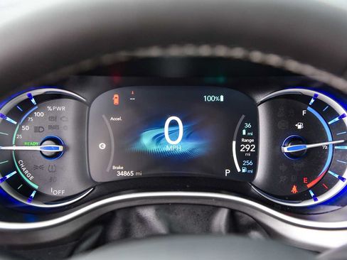 Certified 2023 Chrysler Pacifica Touring-L w/ Uconnect Theater Family Group FWD image 16