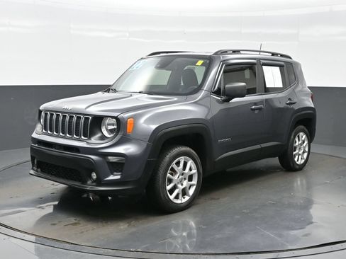 Used 2022 Jeep Renegade Latitude AWD/4WD image 2