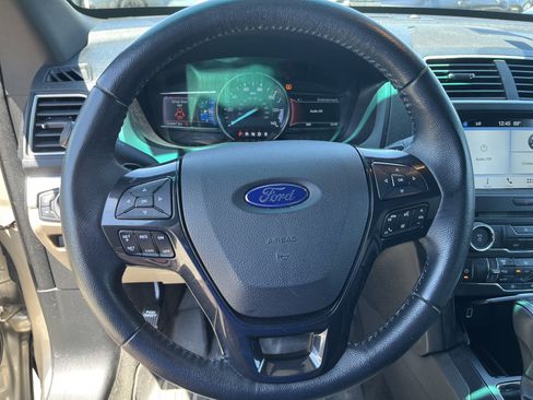 Used 2017 Ford Explorer XLT w/ Equipment Group 201A FWD image 18