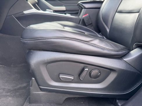 Used 2021 Ford Explorer XLT w/ Equipment Group 202A image 11