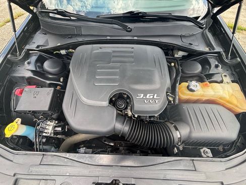 Used 2014 Chrysler 300 C AWD/4WD image 9