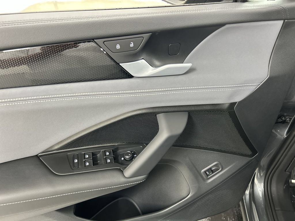 New 2026 Volkswagen Tiguan SE R-Line AWD/4WD image 14