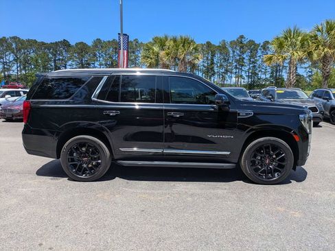 Used 2024 GMC Yukon SLT w/ SLT Luxury Package RWD image 3