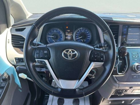 Used 2016 Toyota Sienna XLE FWD image 28