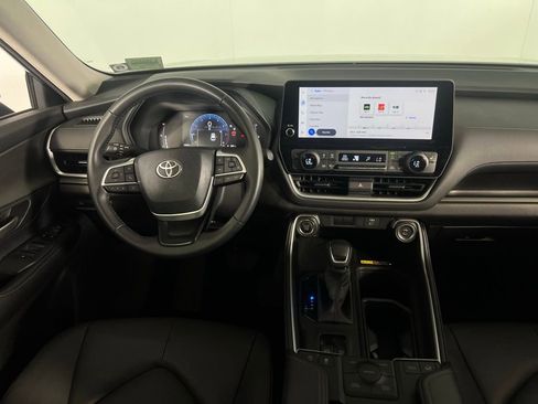 Used 2025 Toyota Grand Highlander AWD image 14