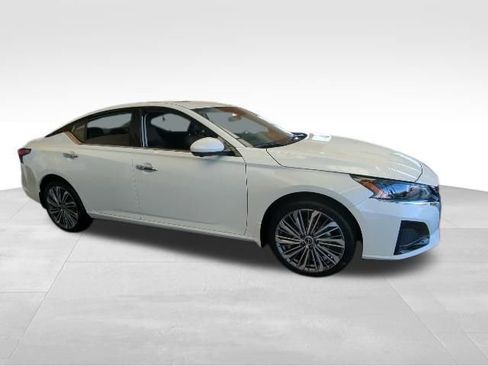 New 2025 Nissan Altima 2.5 SL image 9