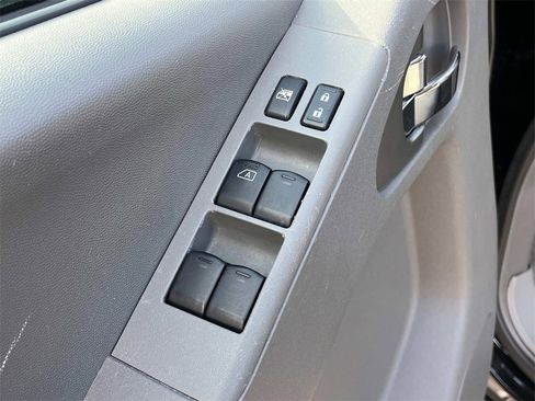 Used 2021 Nissan Frontier SV w/ Midnight Edition Floor Mats image 25