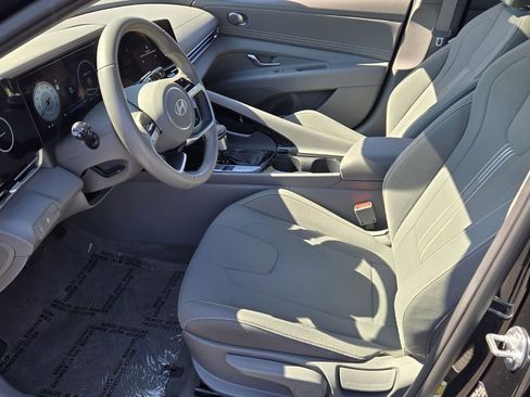 Certified 2025 Hyundai Elantra SEL image 10