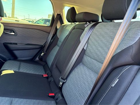 Used 2023 Nissan Rogue SV image 19