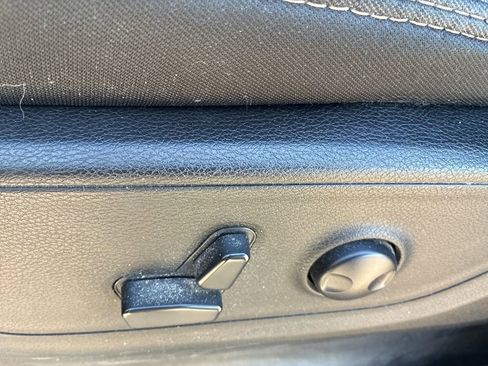 Used 2022 RAM 1500 Lone Star w/ Night Edition RWD image 6