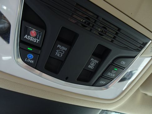 Used 2023 Acura MDX SH-AWD image 26