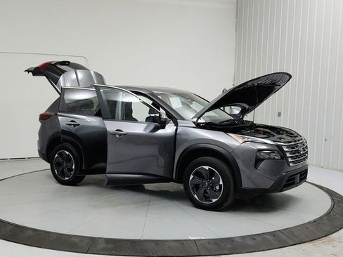 Used 2025 Nissan Rogue SV FWD image 9