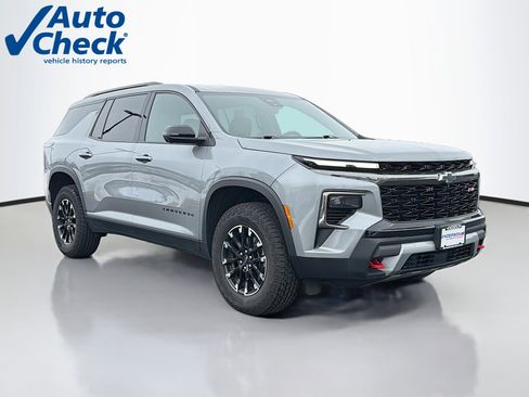 Used 2024 Chevrolet Traverse Z71 image 1