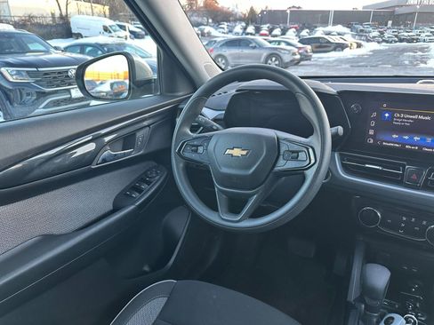 Used 2025 Chevrolet TrailBlazer LT image 33
