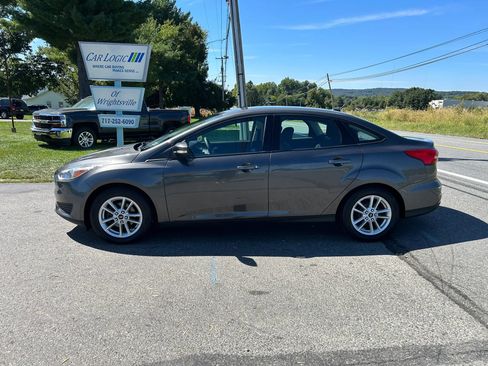 Used 2015 Ford Focus SE FWD image 4