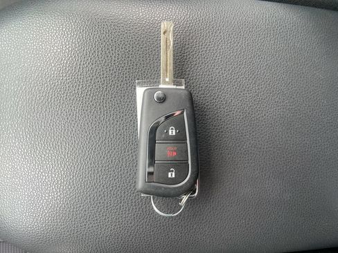Used 2022 Toyota RAV4 LE AWD/4WD image 25