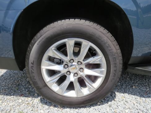 Used 2025 Chevrolet Suburban Premier AWD/4WD image 12