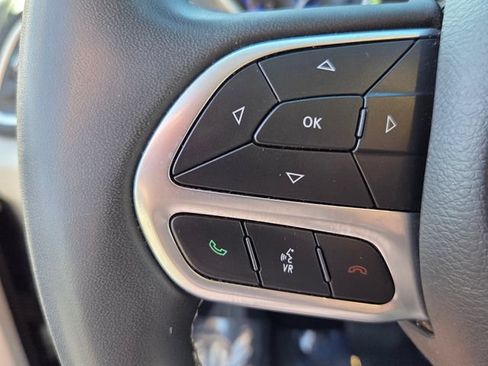Used 2024 Chrysler Pacifica Touring-L FWD image 28